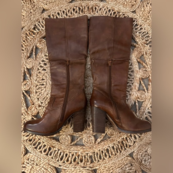 Steve Madden Hudsun Cognac Leather Knee High Heeled Boots Size 7.5 Like New! - Picture 2 of 8